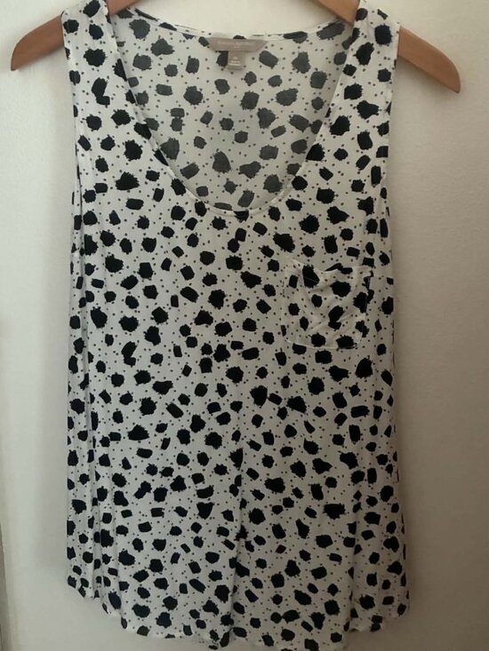 Banana Republic Tops - Banana Republic blouse style tank top